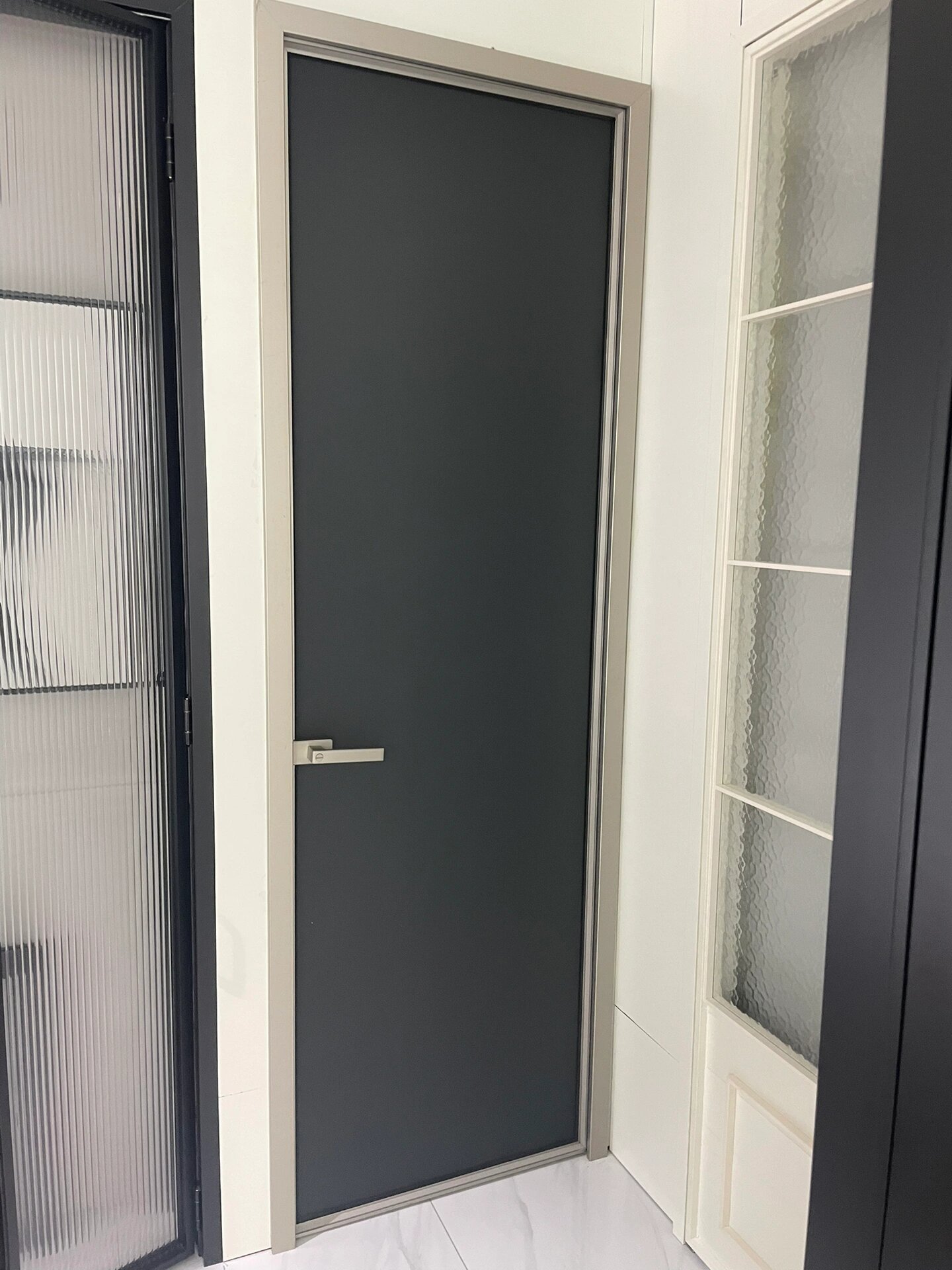 欧灰油砂玻璃平开门特价特价特价