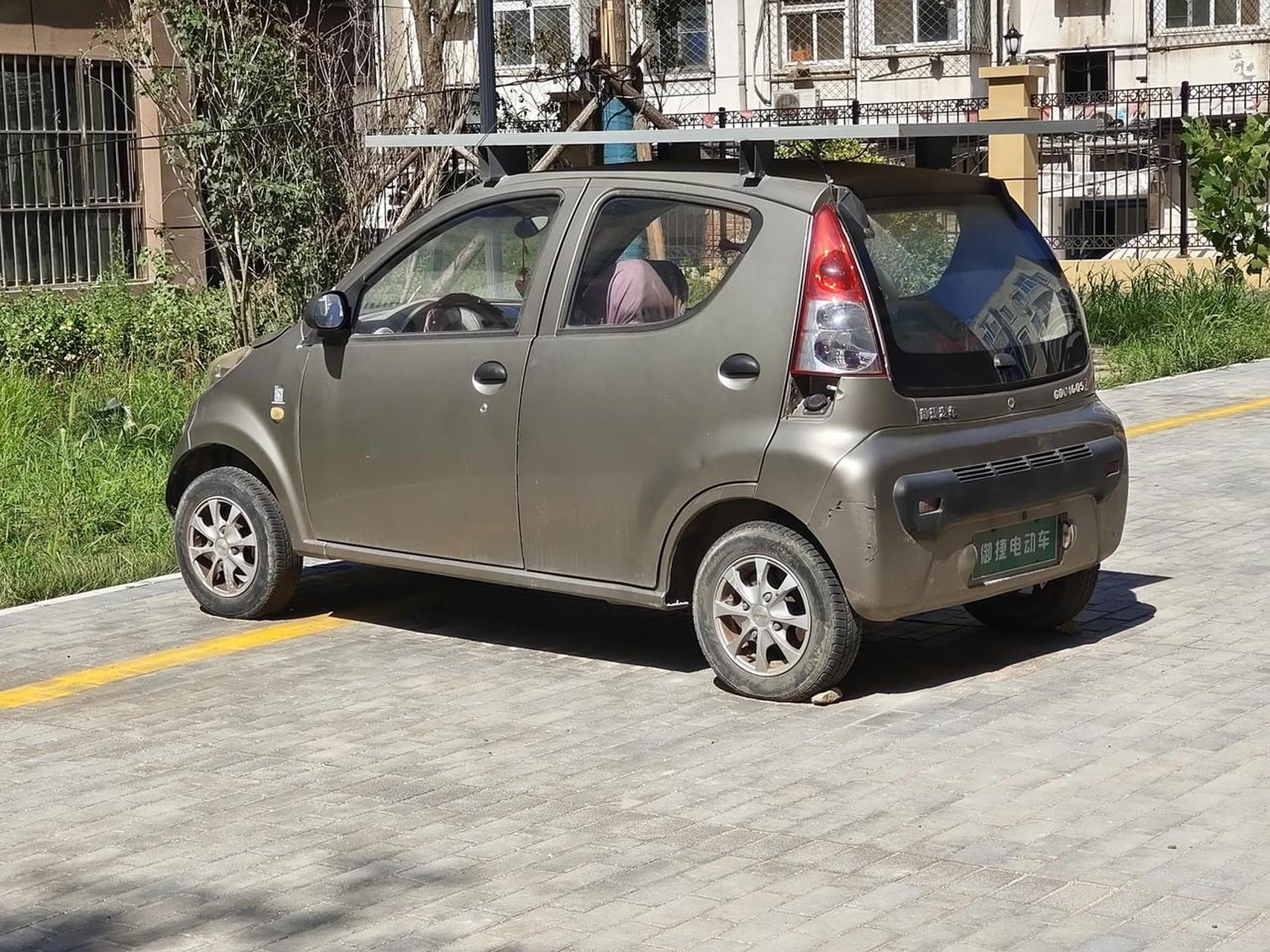 这是极为先进的光伏电动车?据说秒杀各种新能源.(手动狗头)