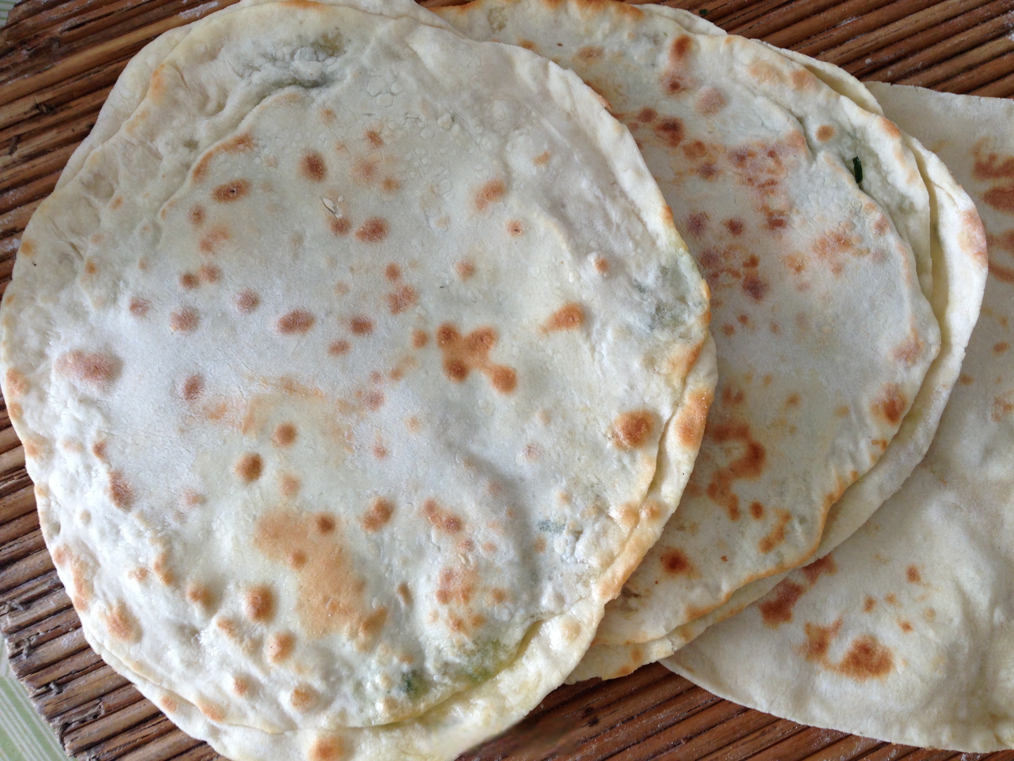 面食山东薄饼皮卷韭菜豆芽图片山东饼类大全山东面食图片山东的饼种类