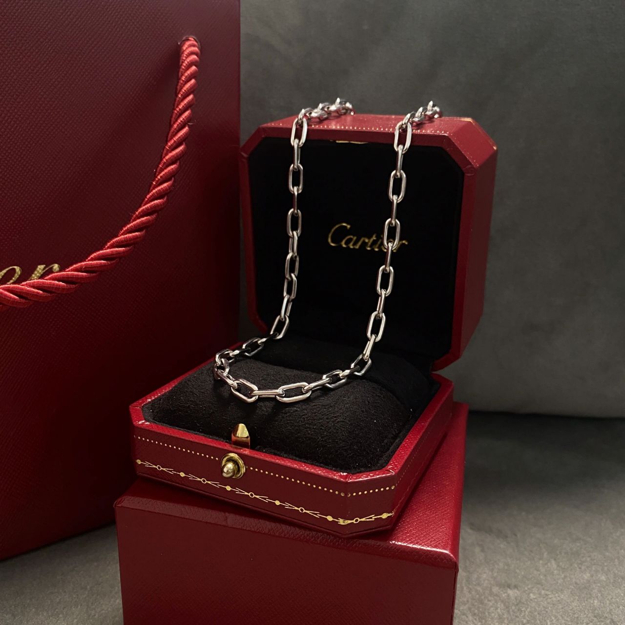 整个爱住97卡地亚男生santos系列斯巴达项 卡地亚的饰品向来让人爱