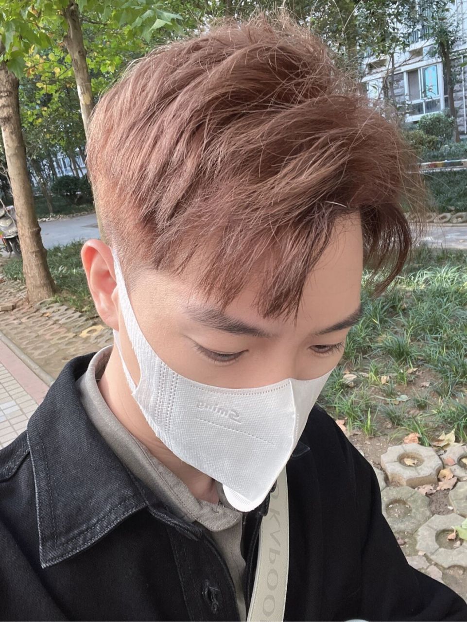 男生秋冬发色推荐-奶茶棕 之前就很想尝试的发色,今天在水晶之恋终于