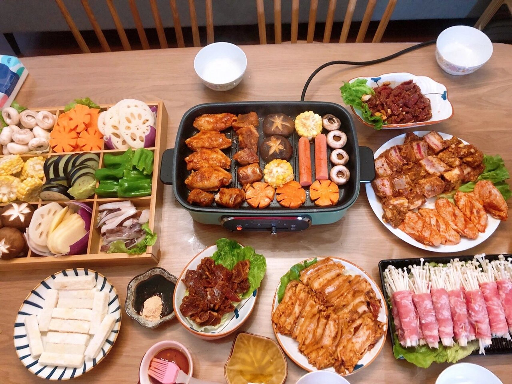 我们说好的烤肉沉浸式摆盘和食材分享来了 食材分享: 91一,荤菜类