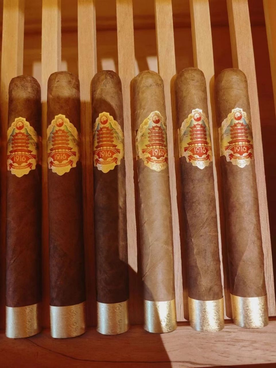 黄鹤楼雪之梦7号 纸盒5支装,45环径,110mm 卷工紧实,吸阻正常,木香