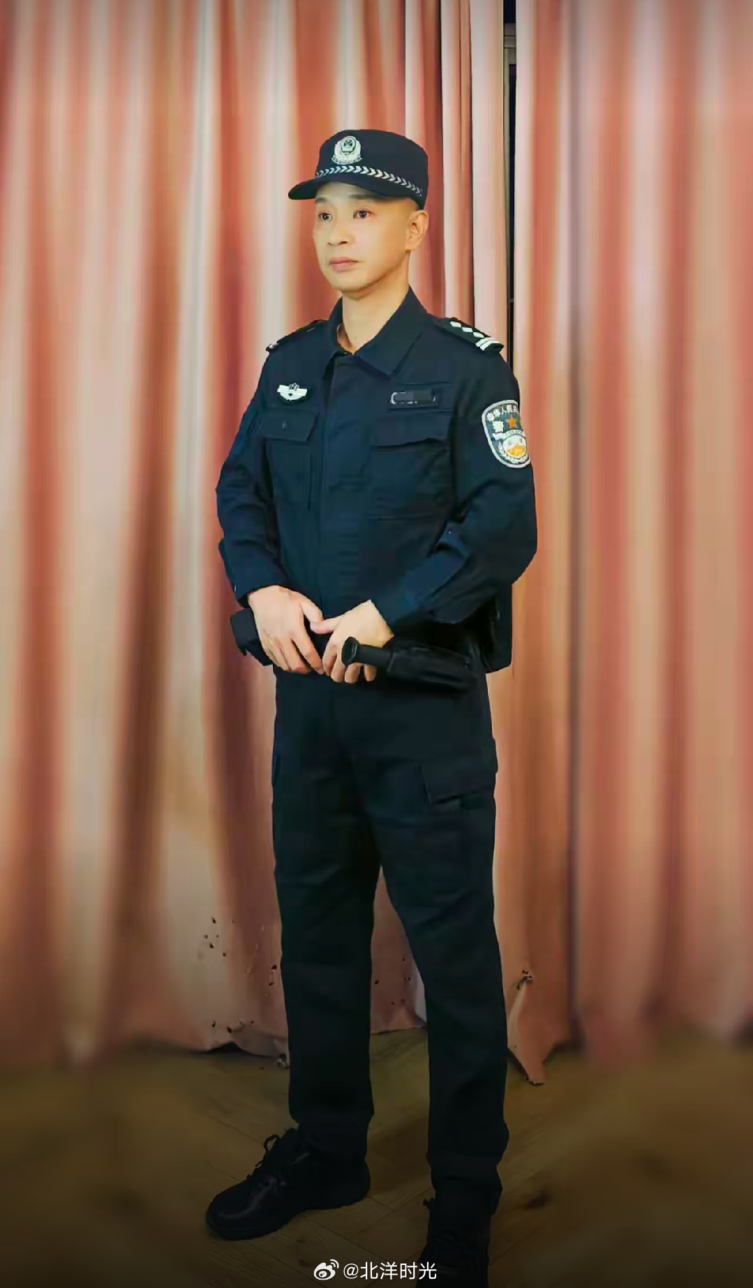 深圳警察巡逻装束