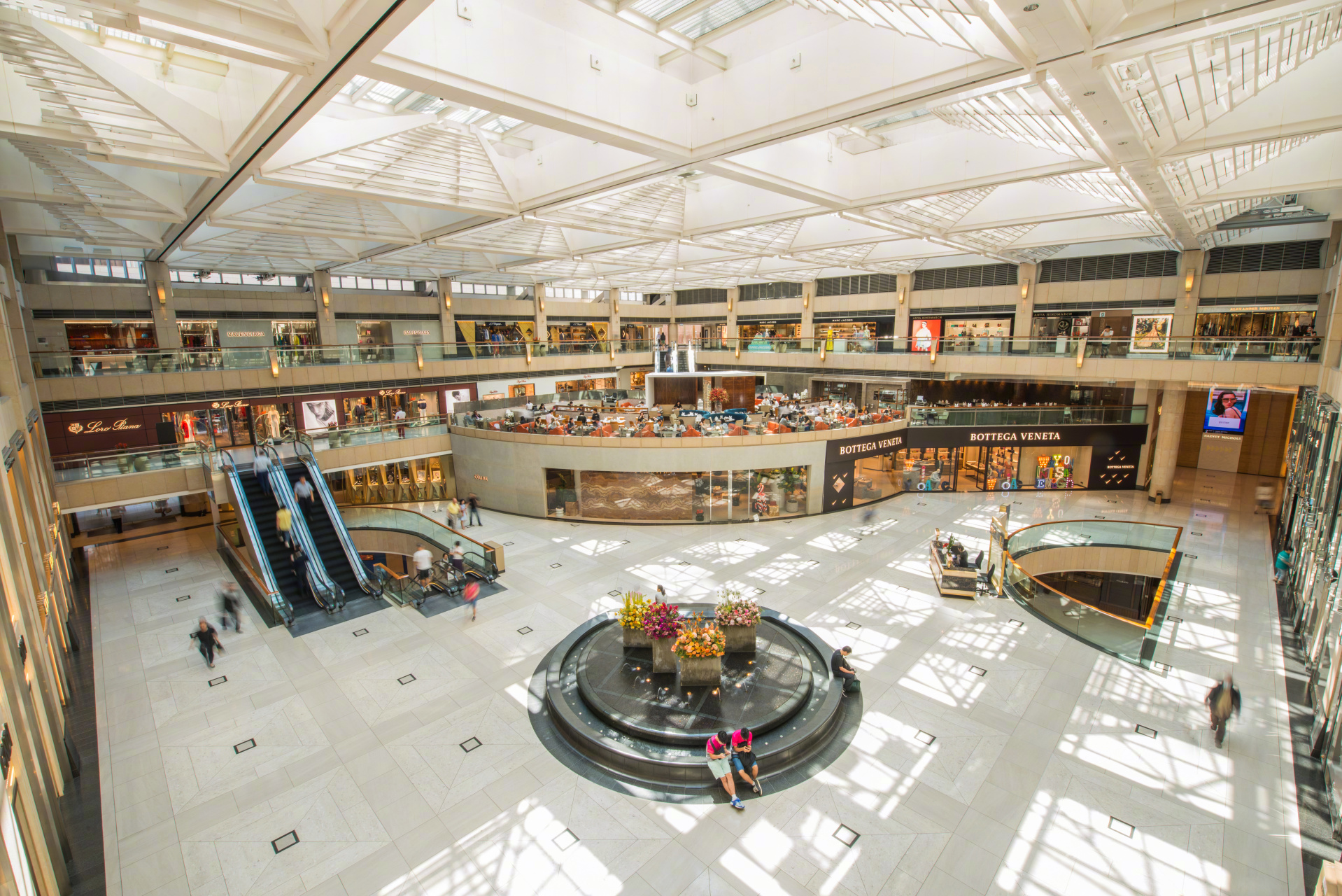 每次去香港,香港置地广场是磅礴必逛的地方.