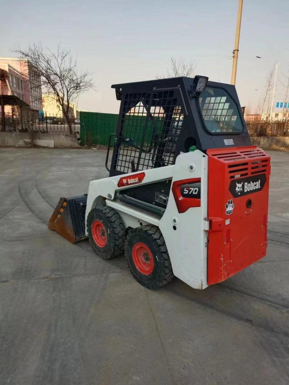 23年的山猫滑移装载机s70准新车,仅仅工作了八十五个小时,手续齐全