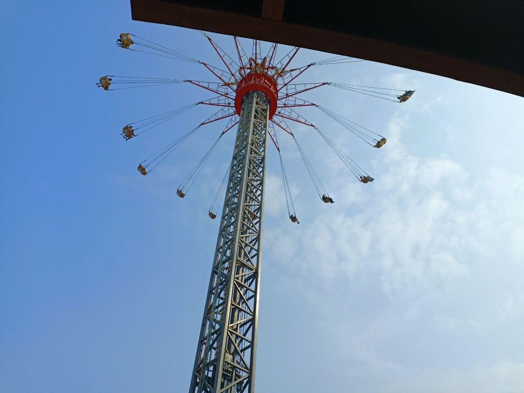 重庆欢乐谷一日游玩18个项目 论一天坐四个过山车,有多刺激7575