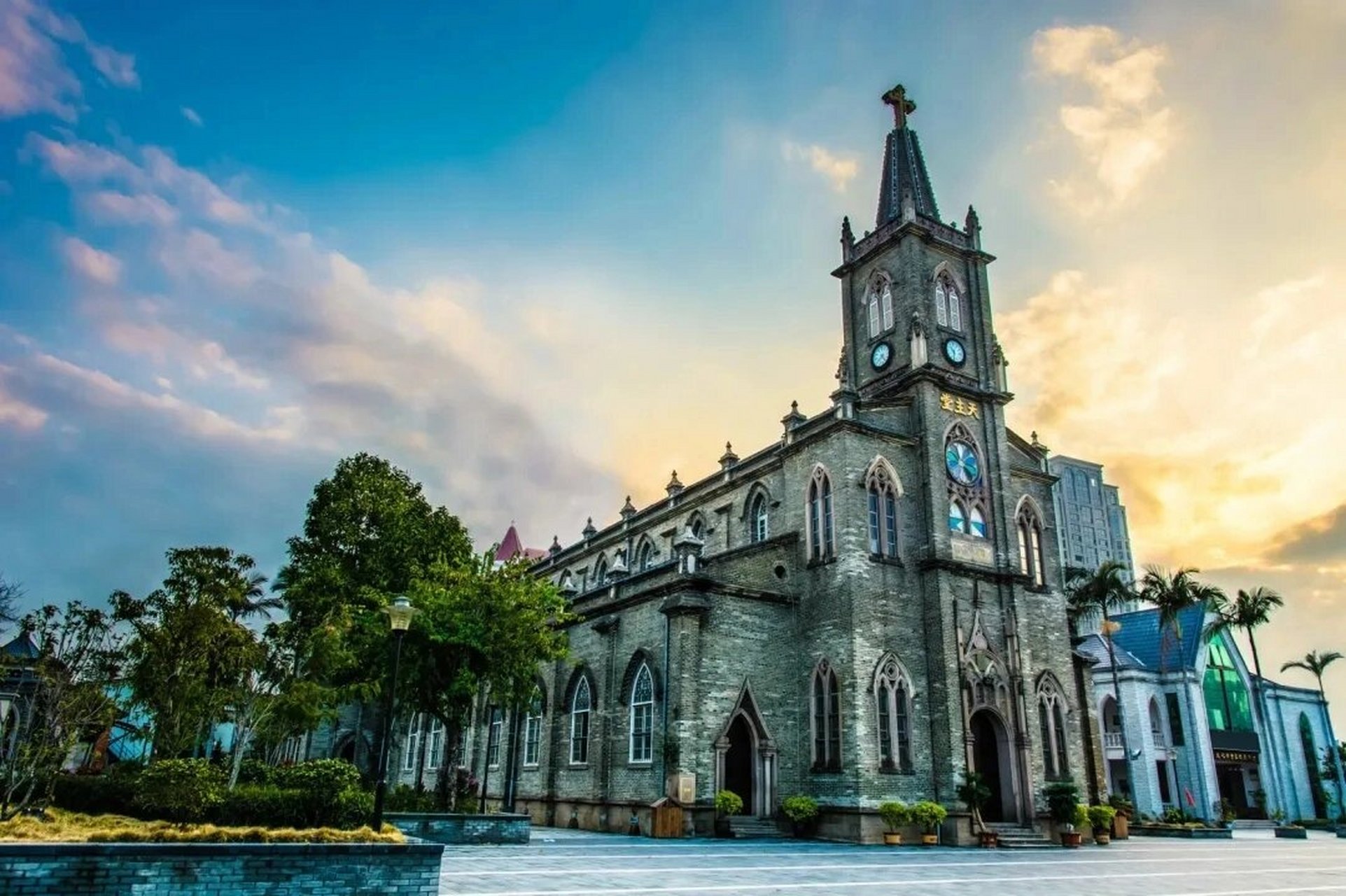 福州烟台山哥特式教堂 哥特式(英语:gothic architecture),兴盛于