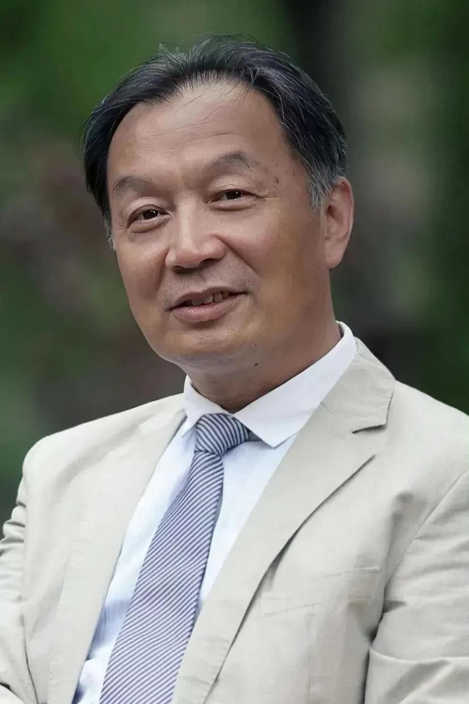 温铁军说,搞农业合作社的目的,是资源整合,让农民兄弟抱团取暖,发展