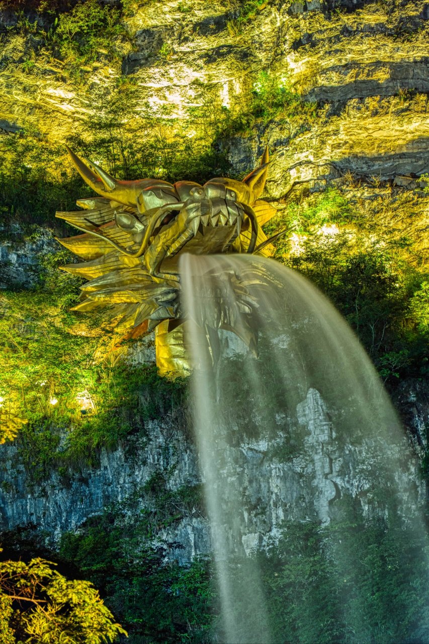 这水龙头有点大,贵州瀑布《龙里龙吐水》 龙里的地标建筑物之一 云从