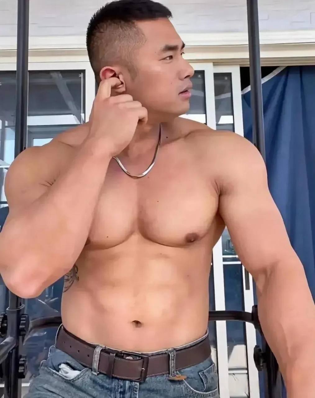 超绝腹肌男 男人健美欣赏 腹肌之神 肌肉大佬来了 猛男必备身材 南