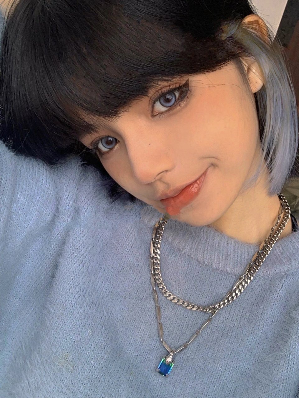 2022高级的发色黑茶色加雾霾蓝女生必染哦 2020最火显白小众挑染欧美