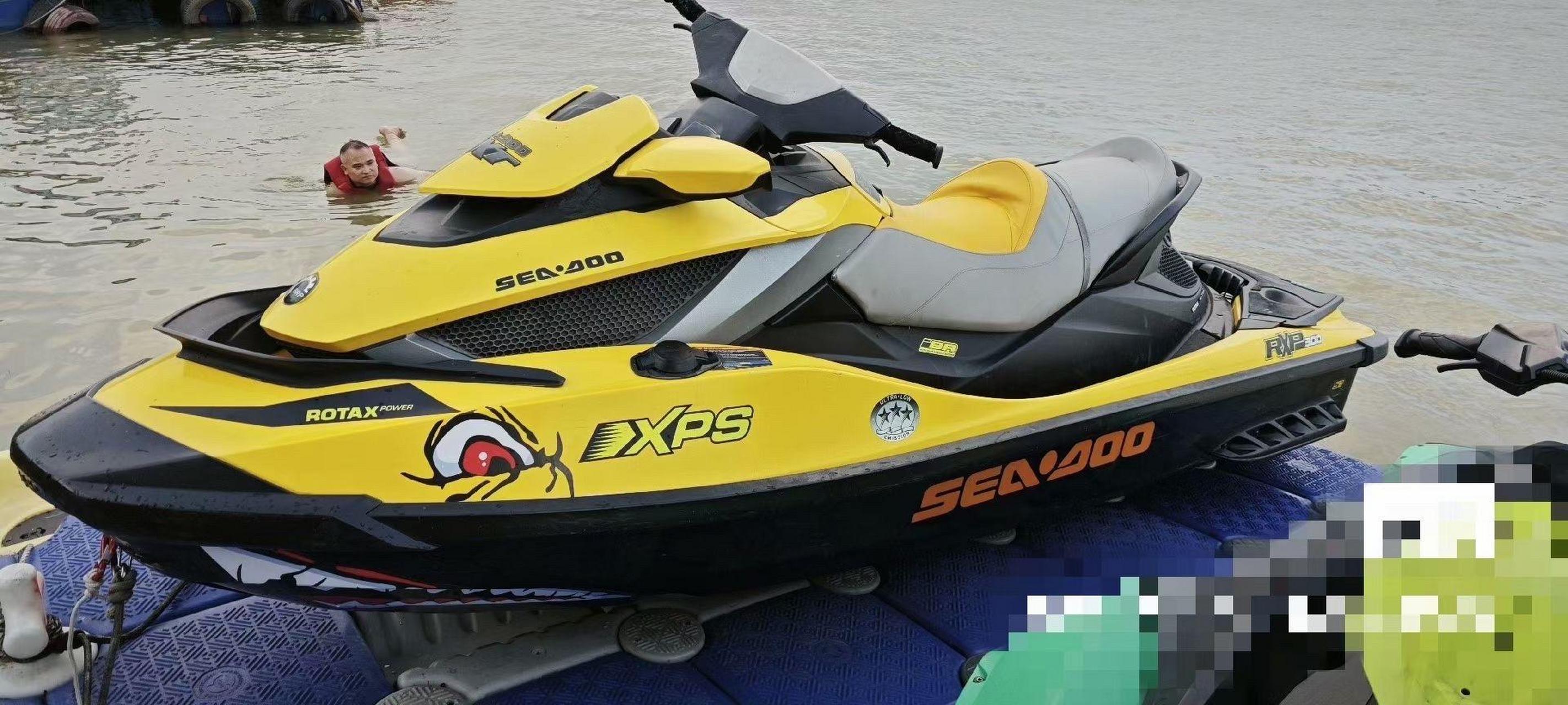 庞巴迪摩托艇  高配减震版rxp260,原版原漆,3人座艇,发动机没有动过