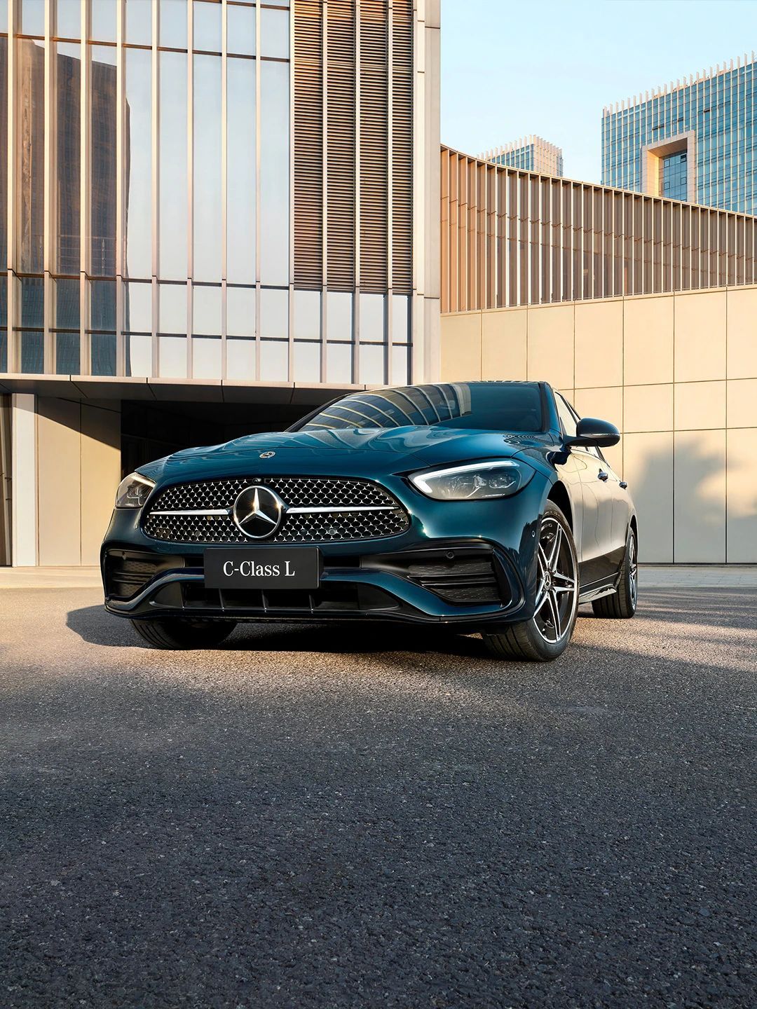 全新奔驰c级正式上市】 9月9日,全新奔驰长轴距c级轿车上市,新车共