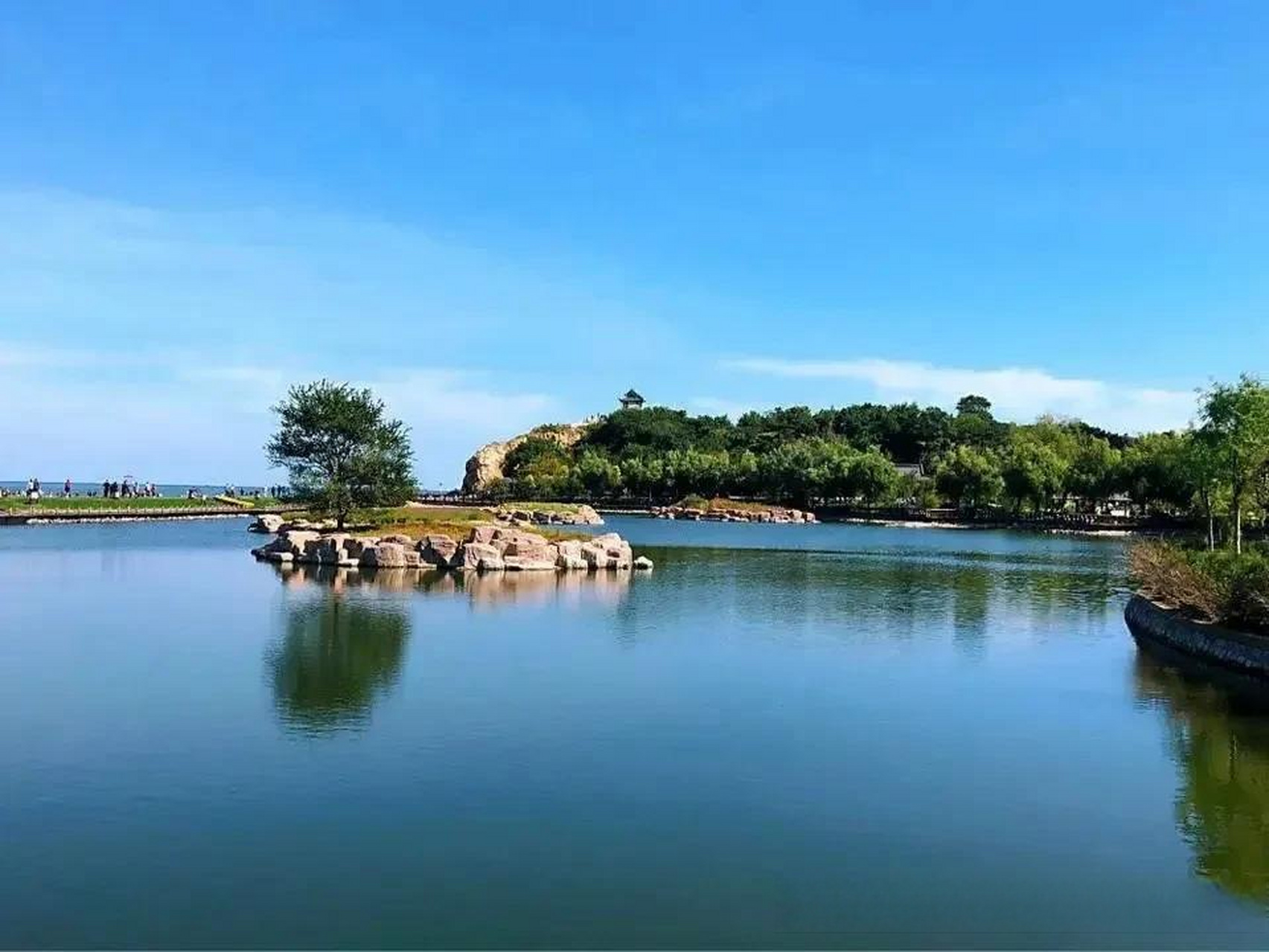 【秦皇岛一一老龙头】 "老龙头"景区位于山海关城南5公里处的渤海之滨