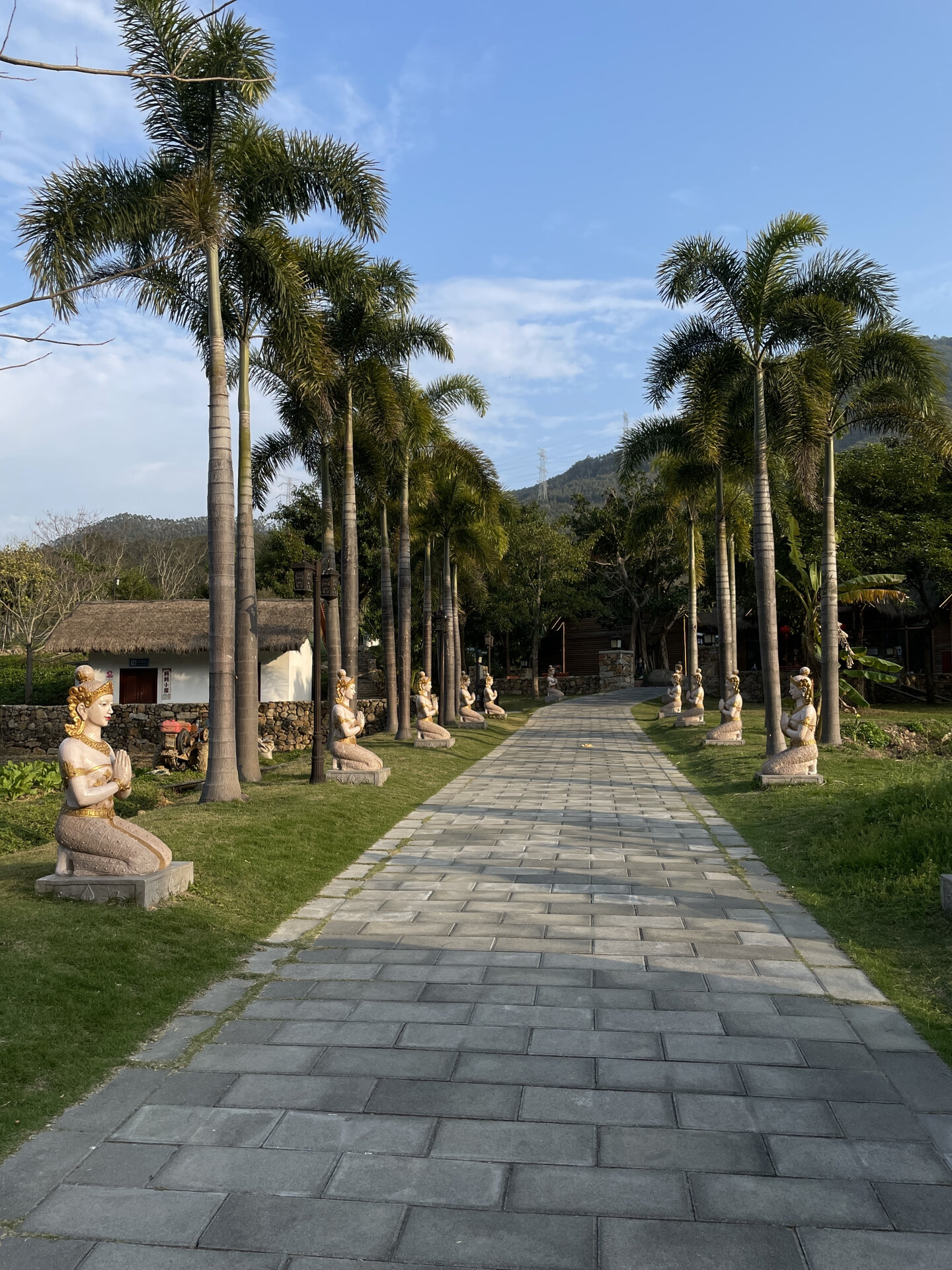 鹭凯生态庄园位于漳州龙海双第华侨村,里面有住宿及温泉,我是在阿拉丁