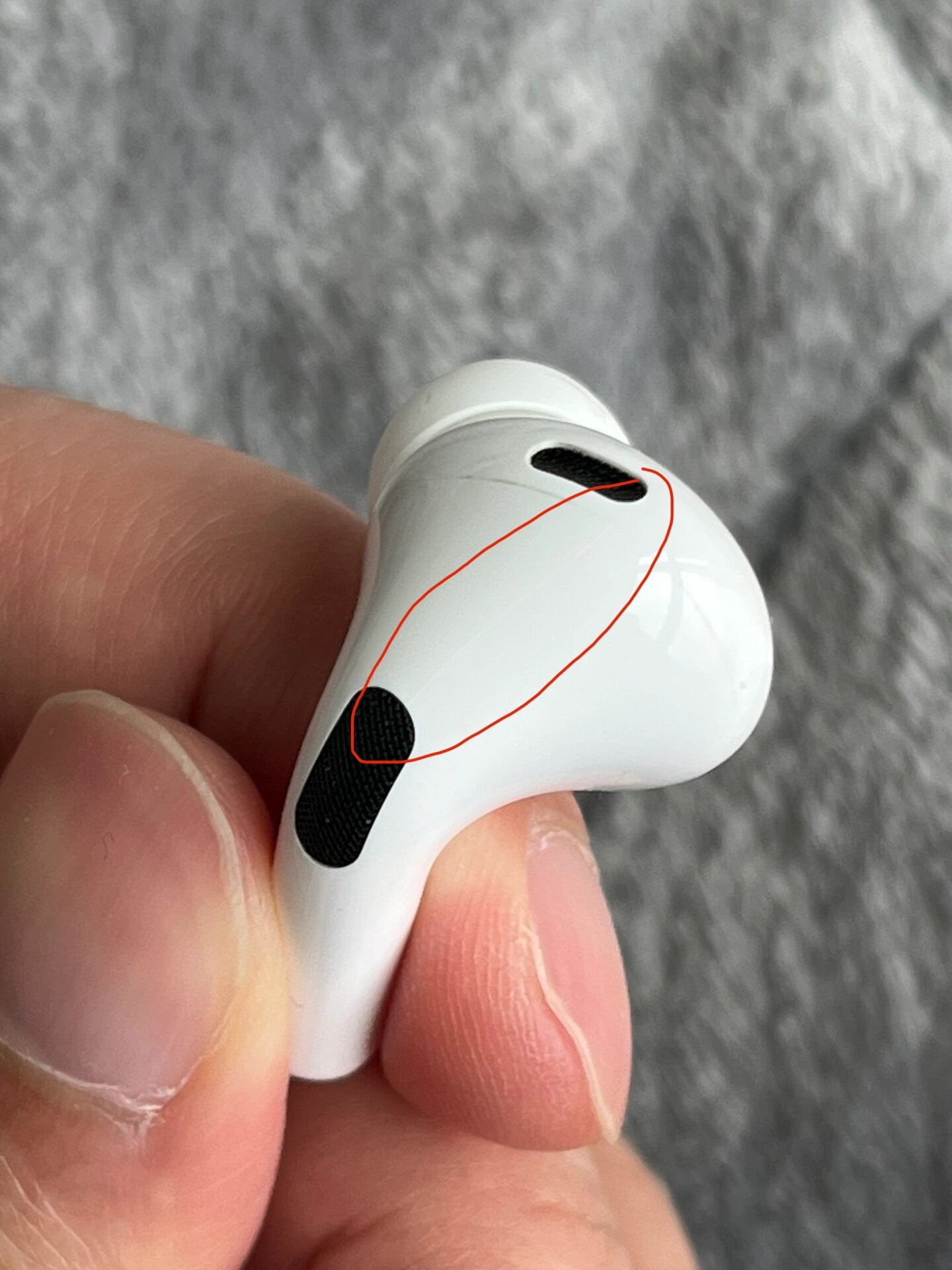 别买airpods pro 2,耳机自己裂了! 纯纯大怨种了!