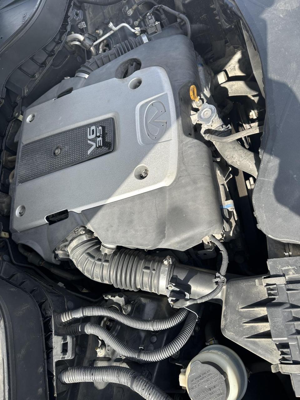 新到2012年英菲尼迪fx35!车况精品!3.5lv6全球十佳发动机!四条新轮胎!