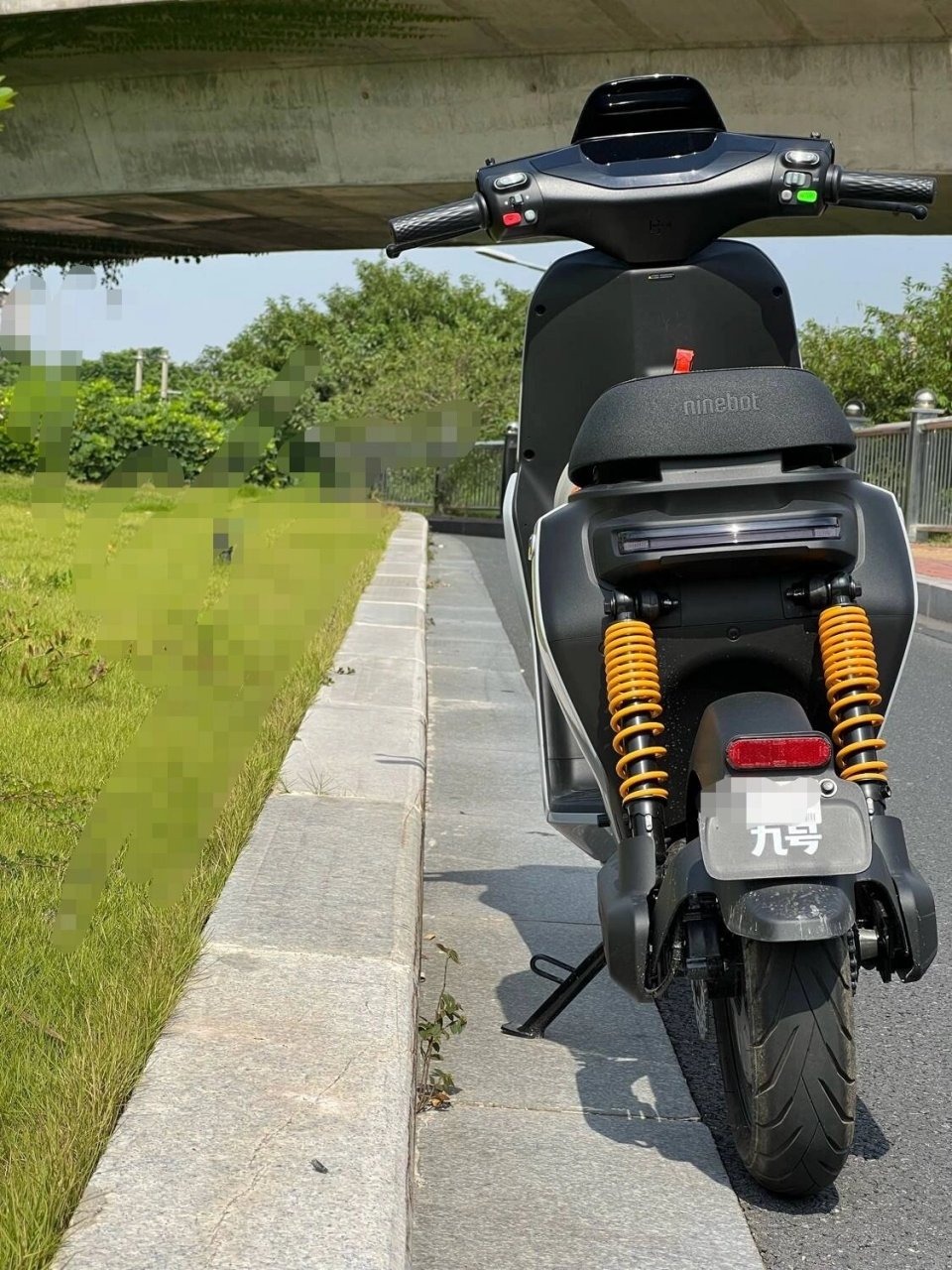 先给大家介绍一下这款电动车吧!