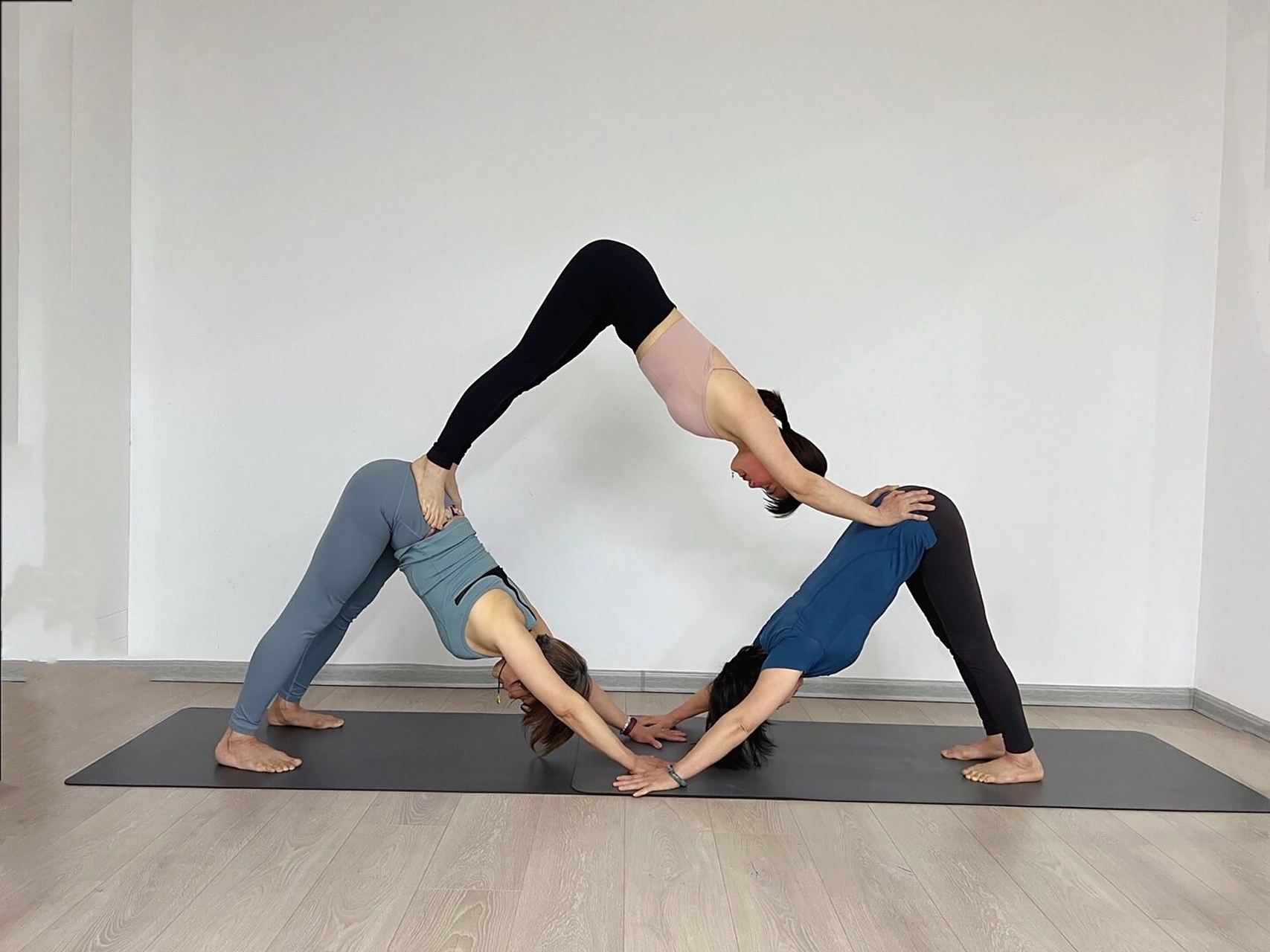 三人瑜伽体式 好闺蜜·老闺蜜 相互配合 三人瑜伽体式