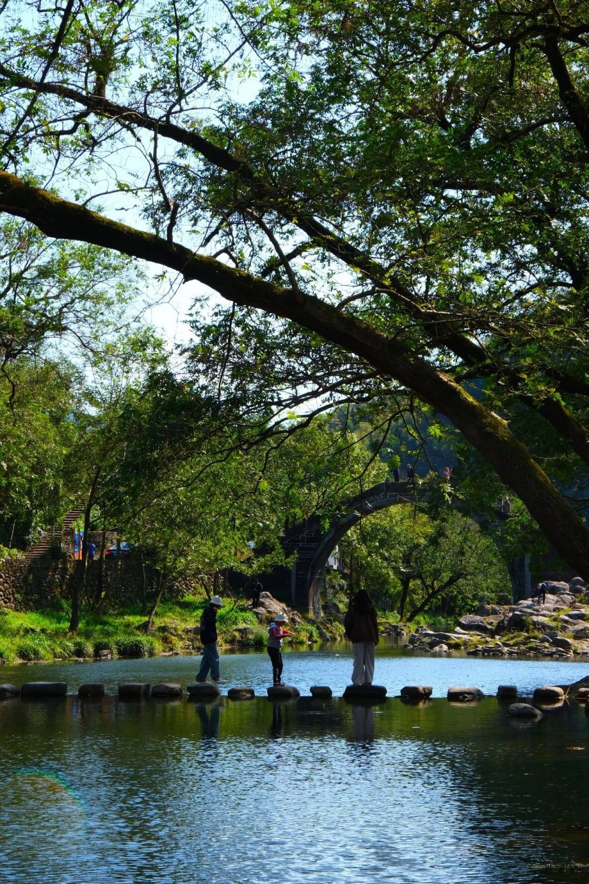 藏在山里的古村余姚中村 余姚古村里的小桥流水
