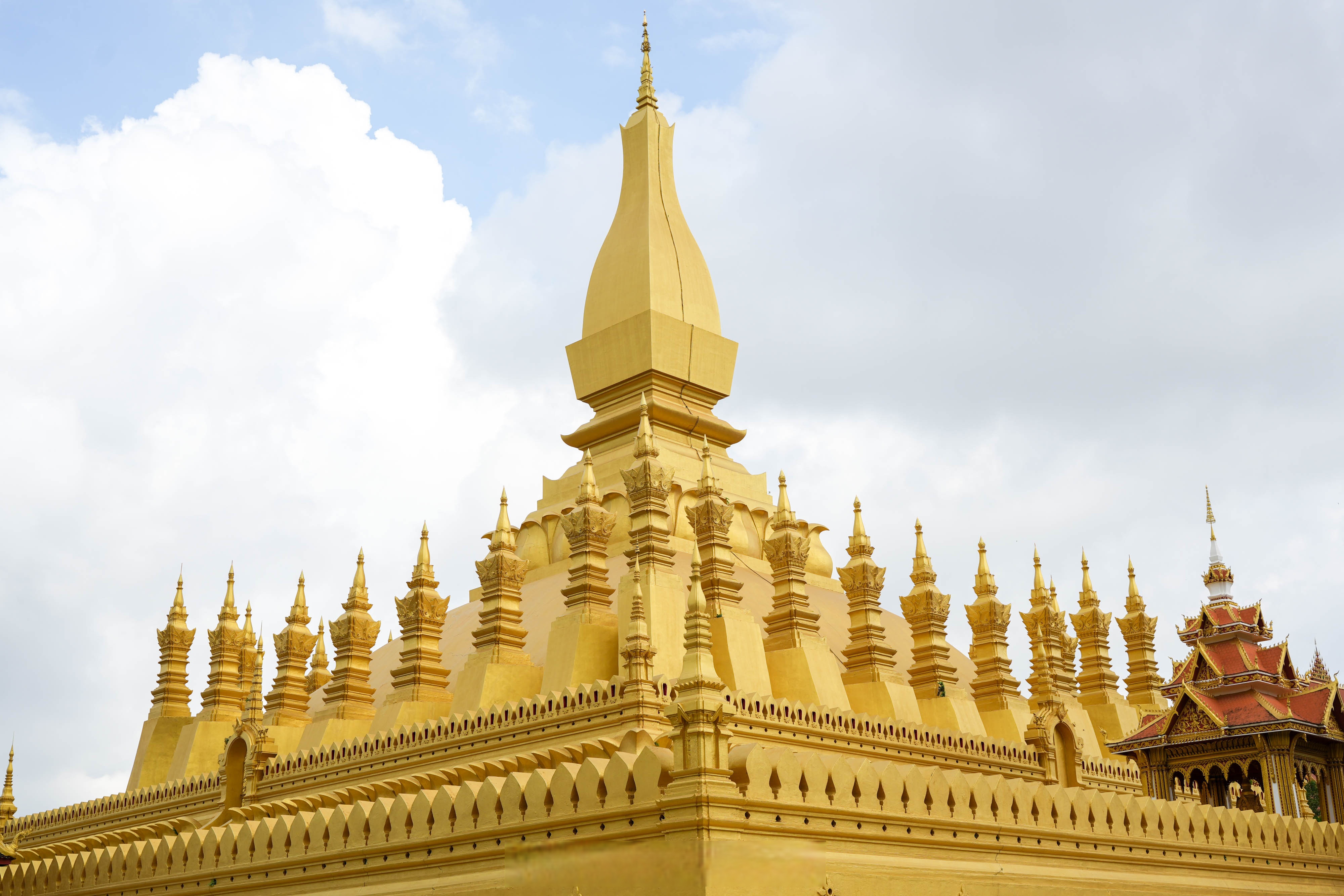 出发吧老挝##免签的老挝怎么玩# 去老挝万象,塔銮寺是千万不能错过的