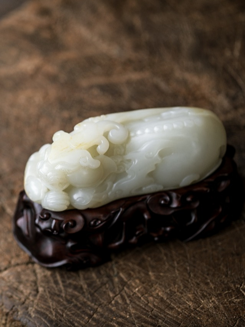 为什么有的和田玉卖10块,有的卖10万?