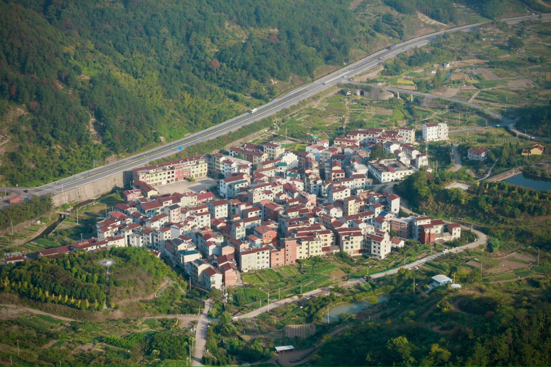 义乌户外休闲爬山推荐01 上溪,萧皇岩,车可以开到半山腰去,导航-萧皇
