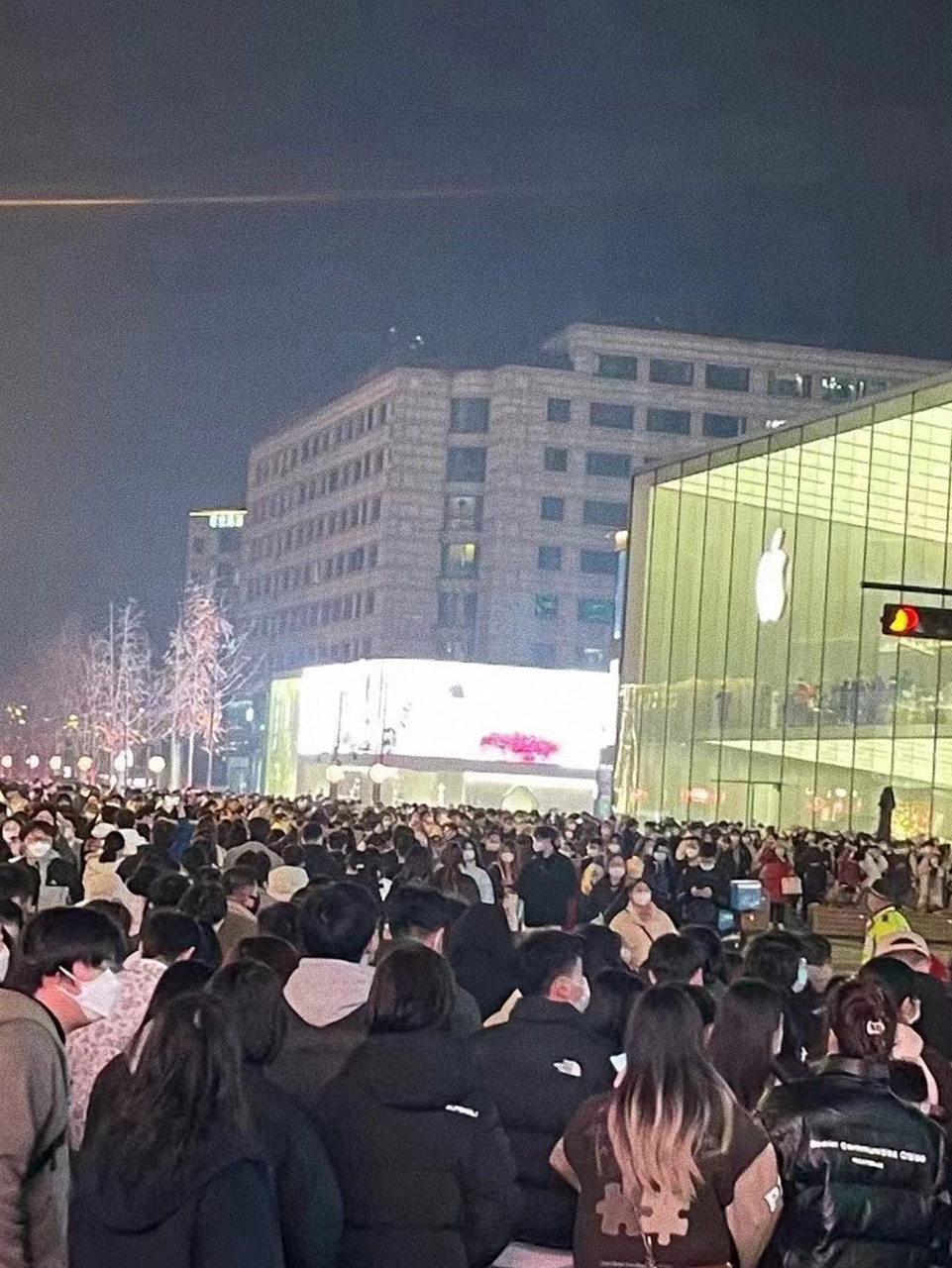 杭州的朋友,今晚都在湖滨跨年吗?