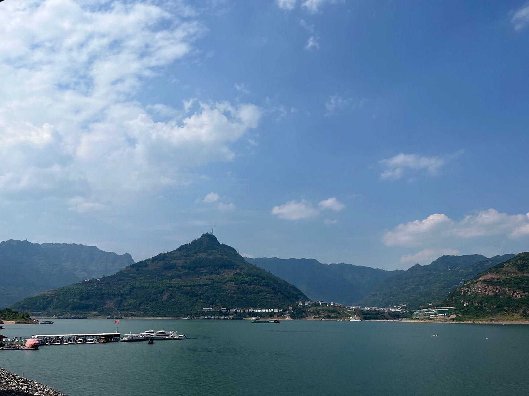四川"小三亚"-邵女坪风景区 地点:云南省昭通邵女坪风景区 出行方式