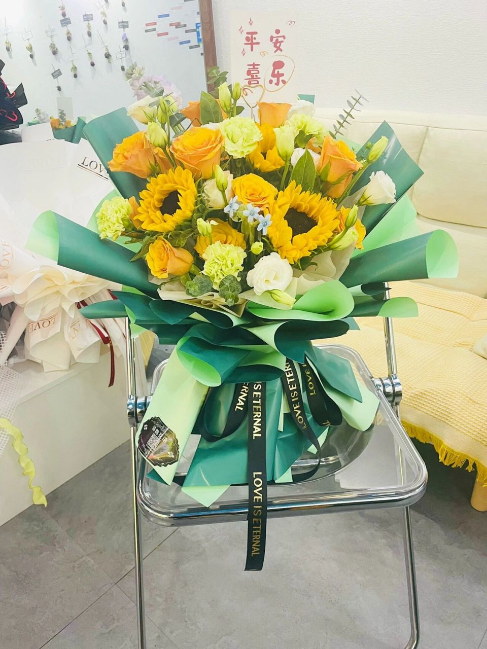 男士花束探望病人"向日葵花束" 向日葵加黄玫瑰95送朋友.