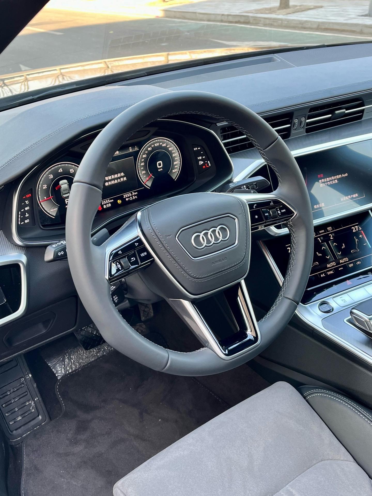 奥迪a6l 2024款 45 tfsi 臻选动感型 2024年上牌 新车一辆 2千公里
