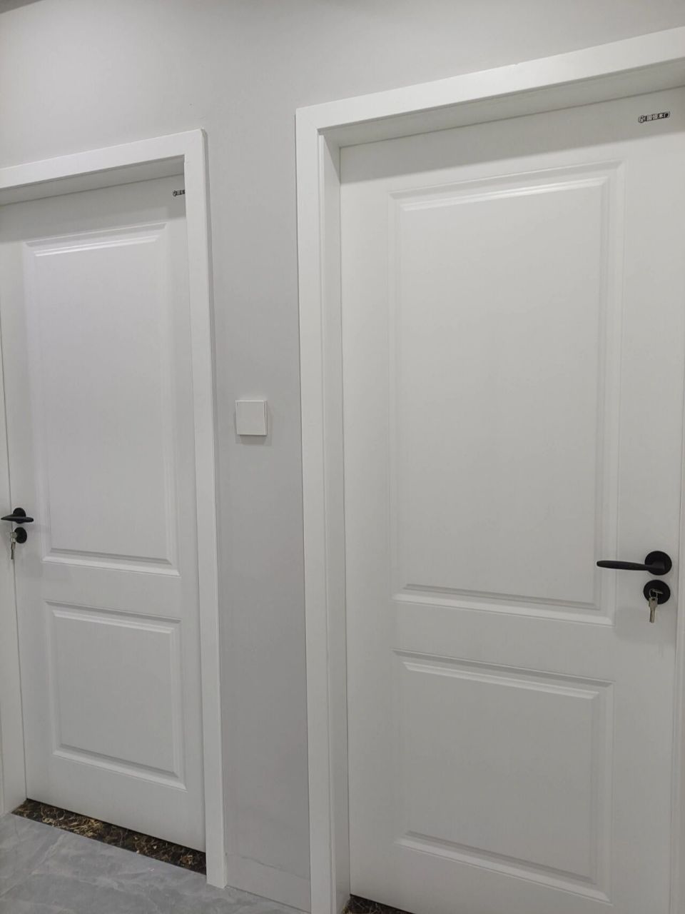 当初要求用纯白色门的时候,都跟我说纯白会变色,要选象牙白或者暖白