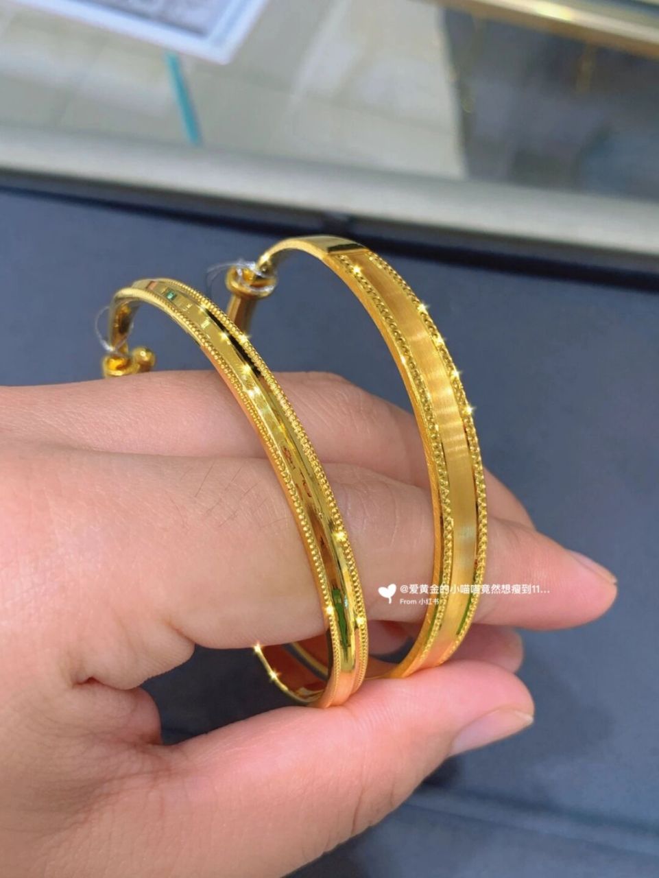 菜百手镯,无工费 攒金子攒金子攒金子 今天又去逛菜百了,哇咔咔 #黄金