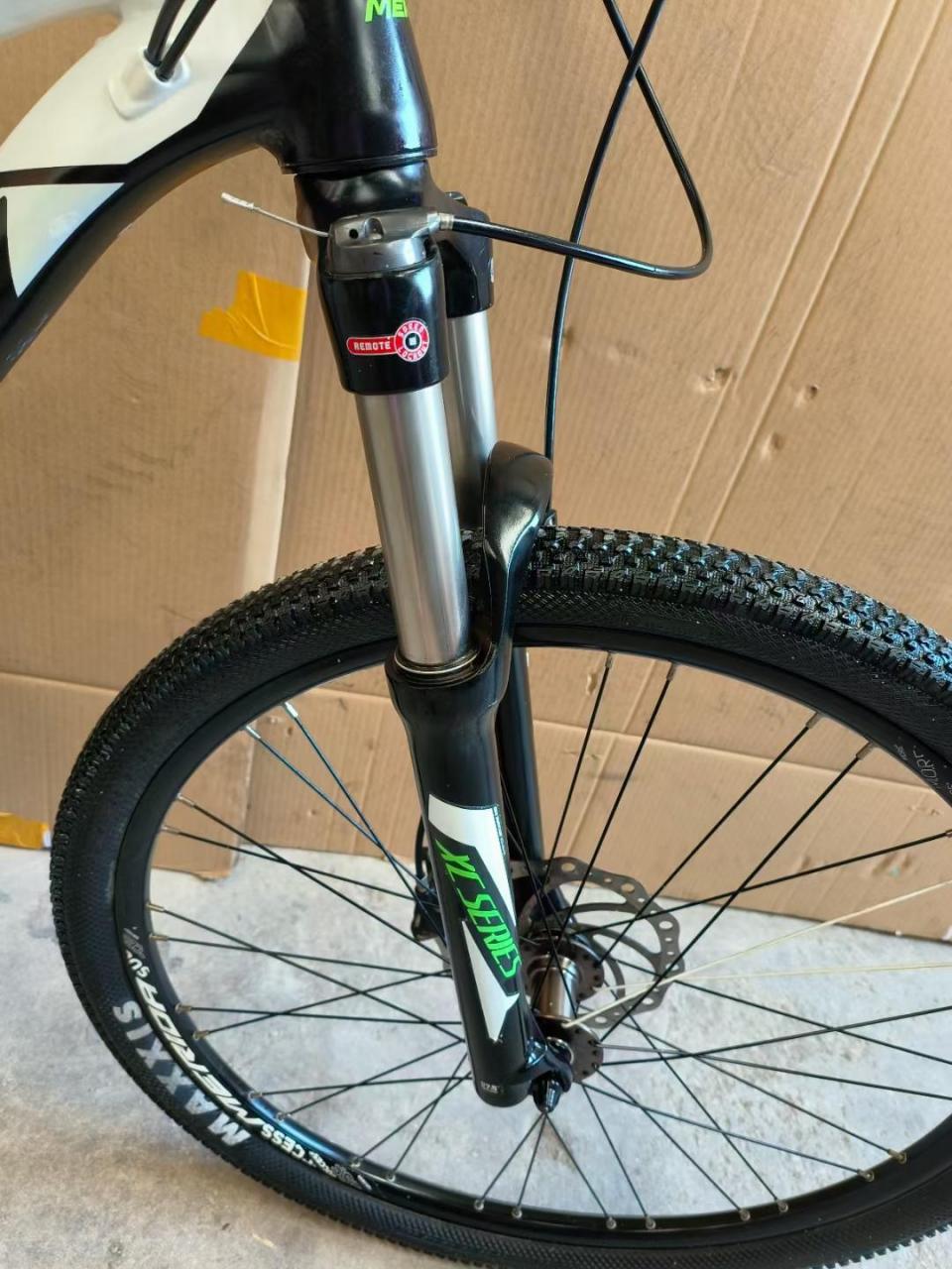 美利达战神730,前后双油碟30速,气庒前叉带线空锁死,车架15寸,成色很