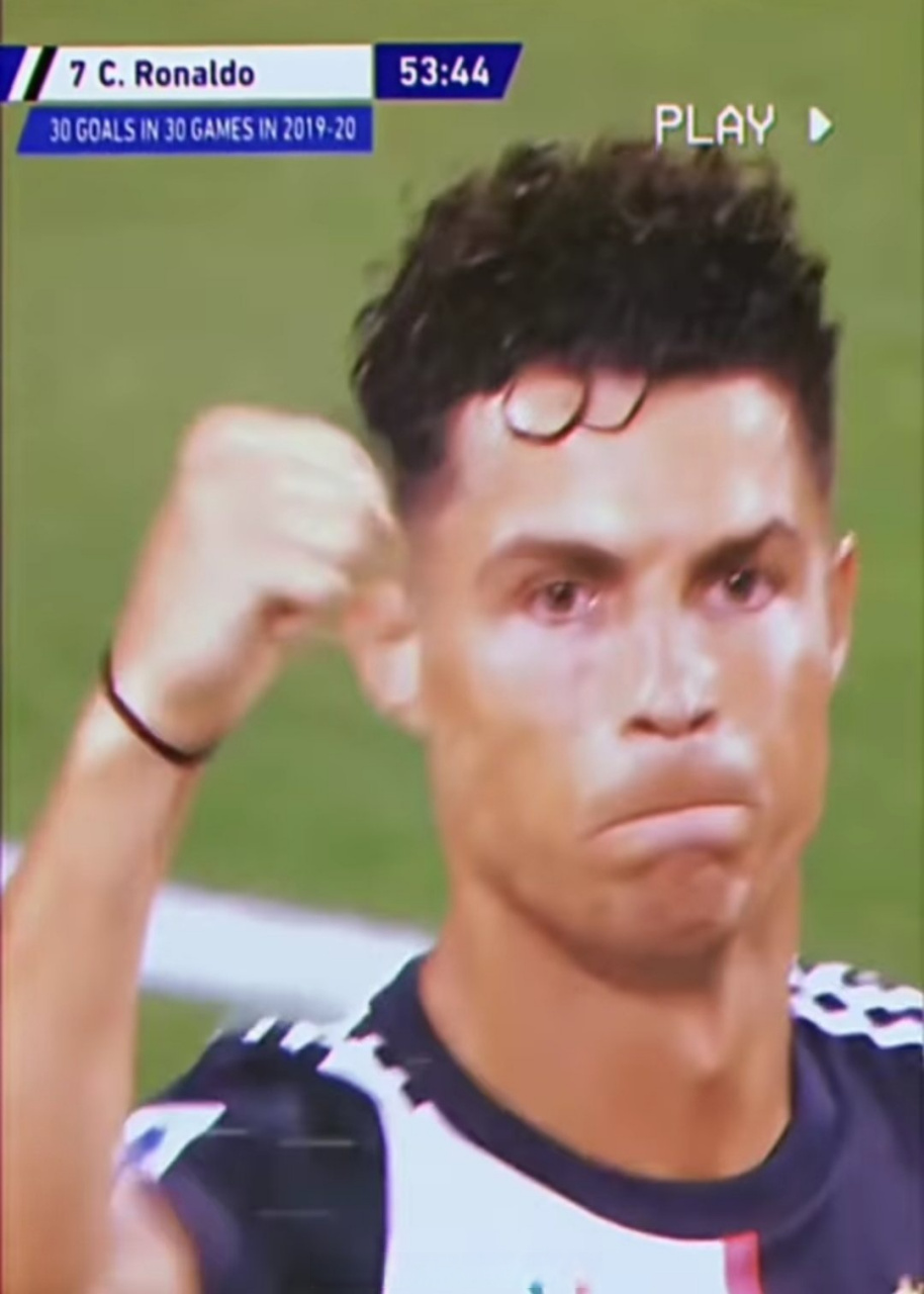 这张大头照笑得我…  #c罗#