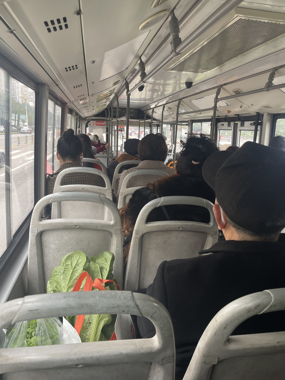 南充公交06…… 刚从成都回来表示真的害怕坐南充公交06…… 不报