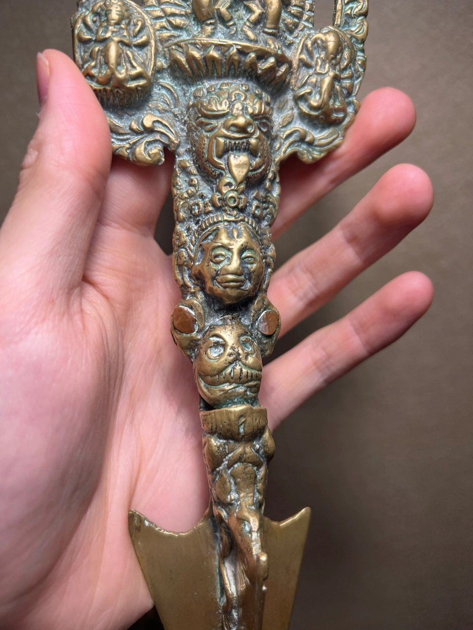 最近在澳洲比较满意的收获,一个黄立马铜的普巴橛金刚降魔杵,工艺也是