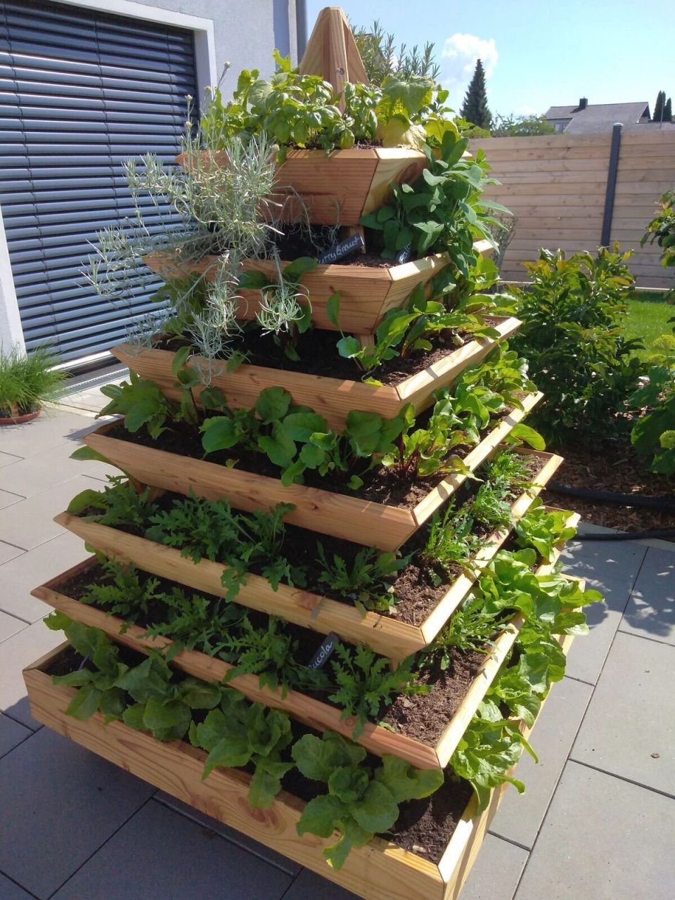 18款高效能塔型立体园艺种植装置.