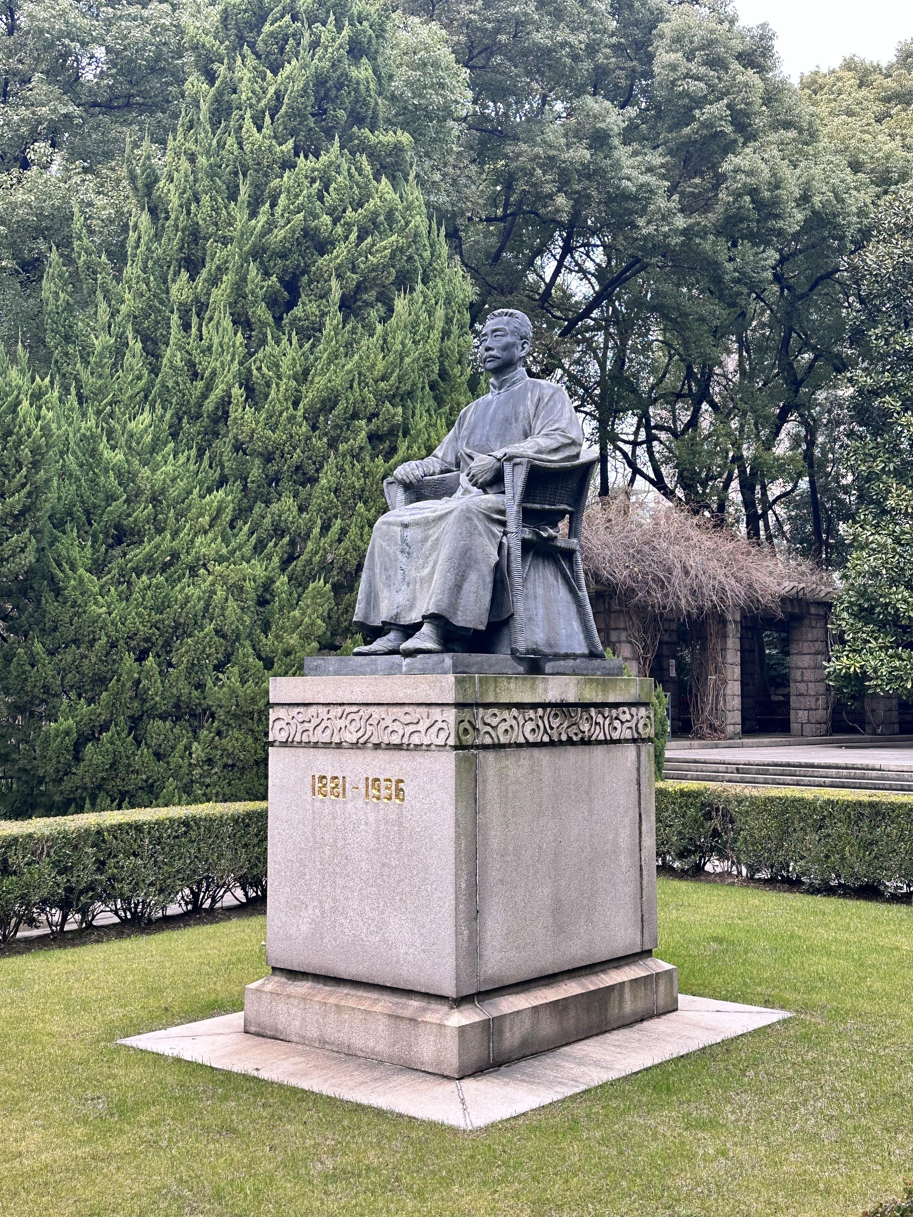 如何看待胡适去世后有十万群众送别