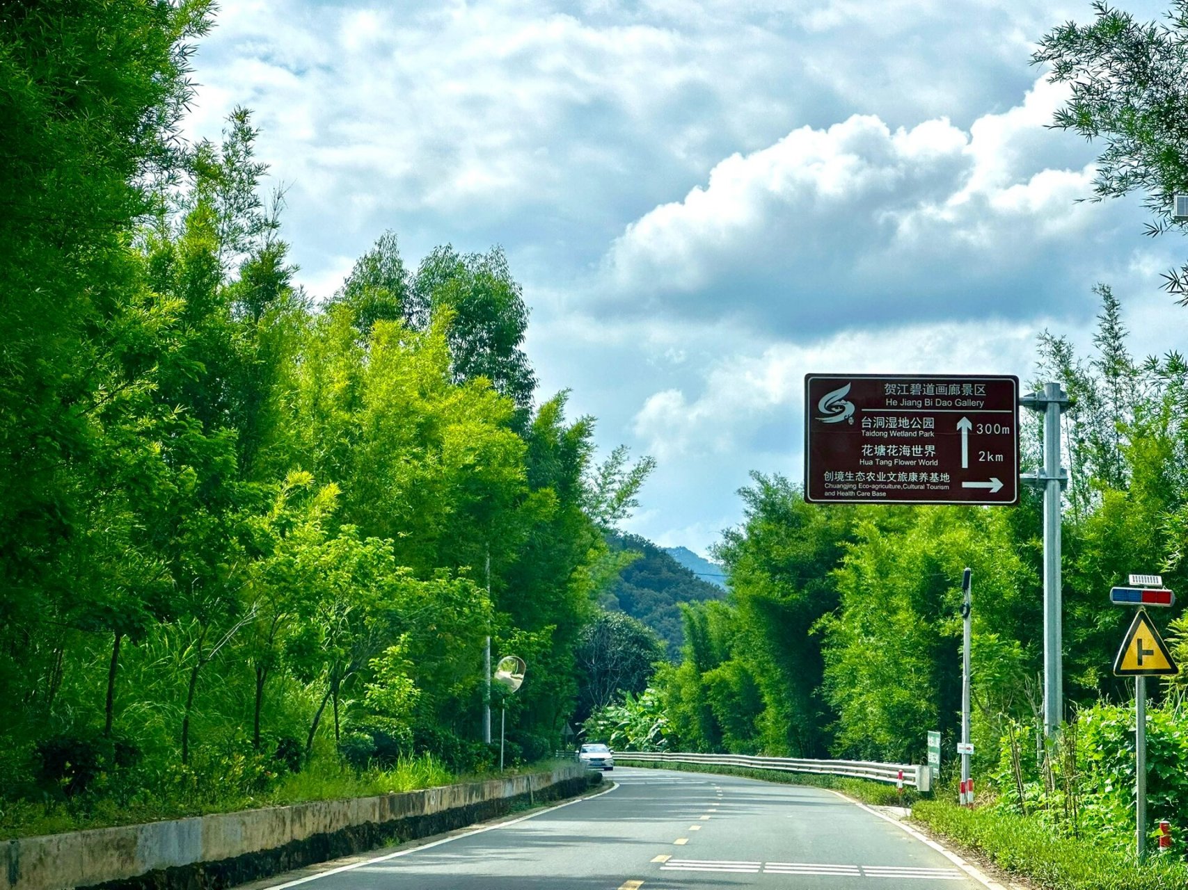 贺江碧道 贺江碧道画廊景区位于封开县西南部的两广交界处,是一个青山