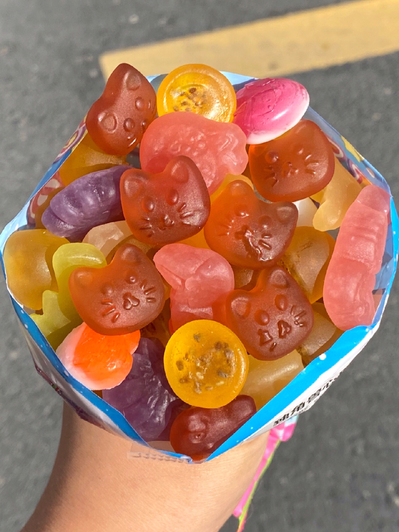 这个就跟草莓软糖差不多,吃起来qq弹弹的,草莓味好浓!一粒轻配方1