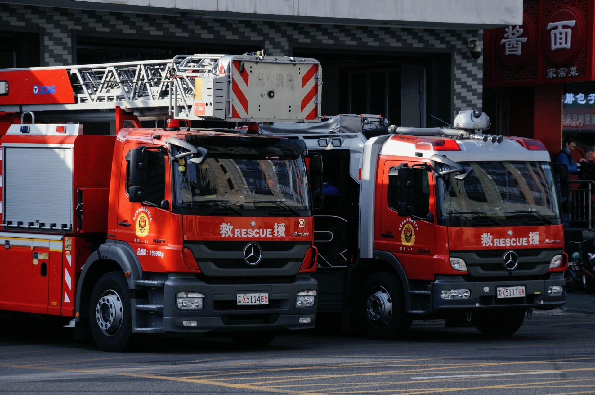 花市01车的搭配是只有北京市采购的atego底盘的卢森堡亚at3 tlf36主战