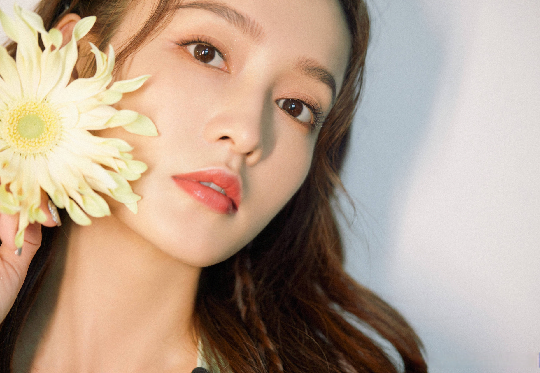 李沁 比花儿还美的女孩 特别喜欢李沁,优雅高贵美丽大方,气质很好