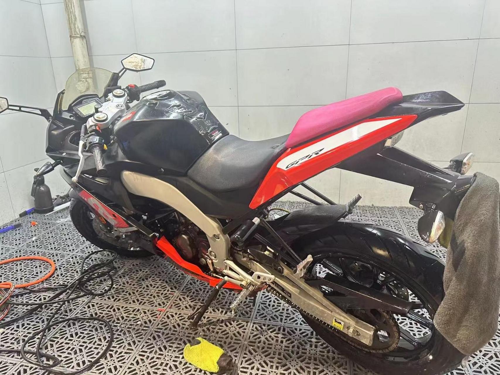 17年阿普利亚gpr125,手续齐全,一万公里,车况精品,成色小瑕疵,一口价