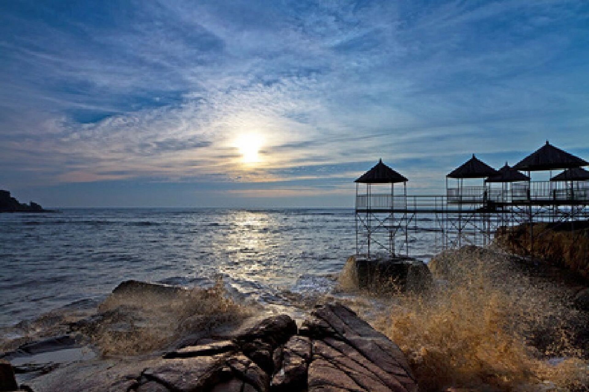 西湾风景区 西湾风景区位于温州平阳县的东南部,东临东海,南涉鳌口,西