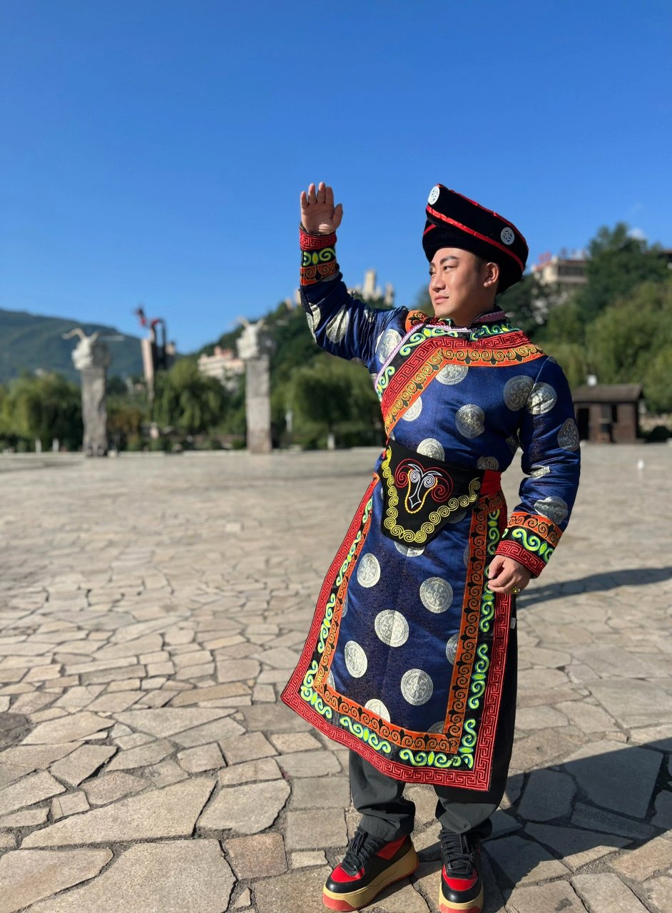 民族的就是世界的|时尚达人in 羌族服饰 【探访中国古羌城】"九鼎山下