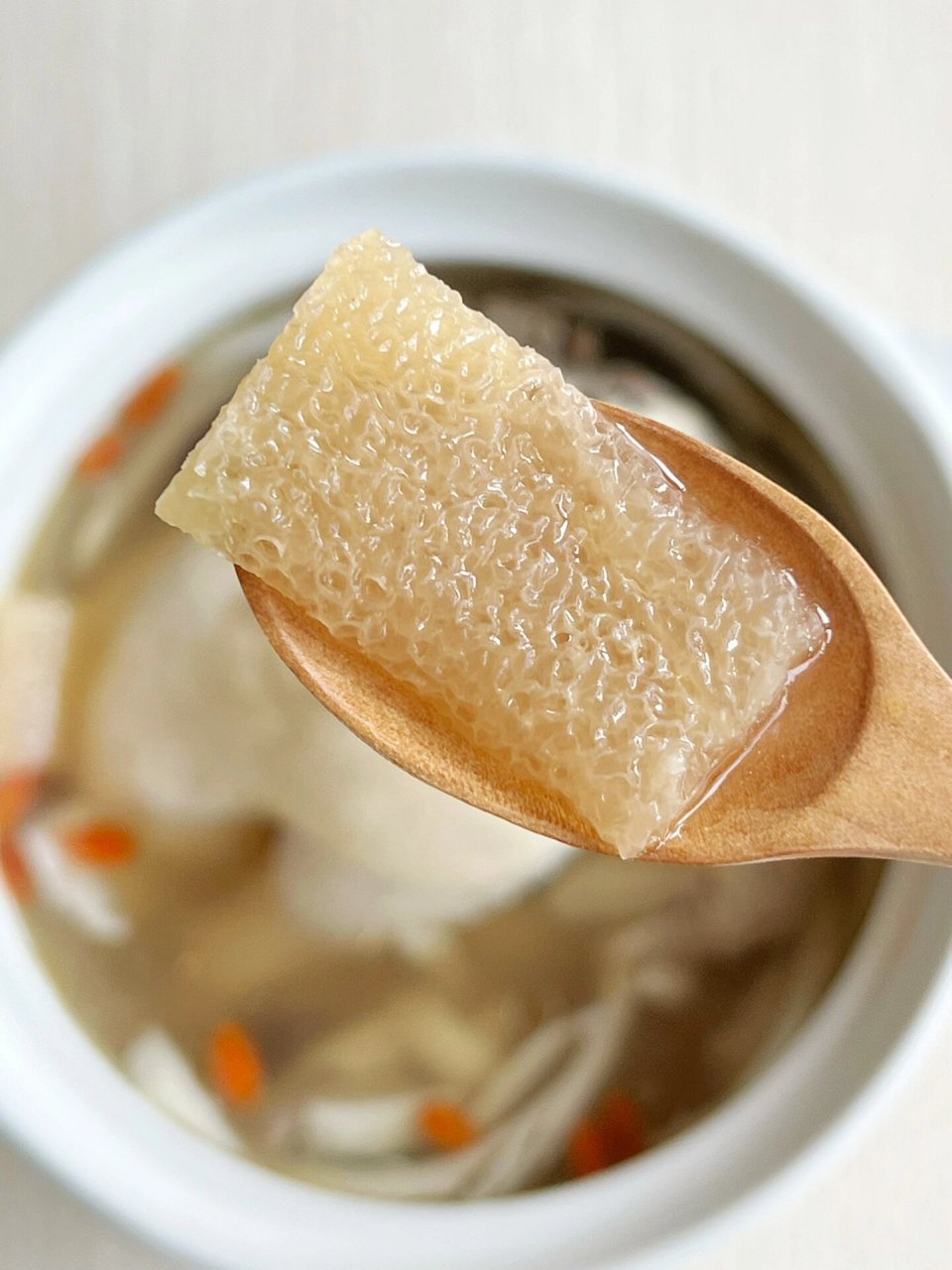 润燥清甜|竹笙椰子鸡汤0508 94秋风吹得一天比一天干燥,太适合