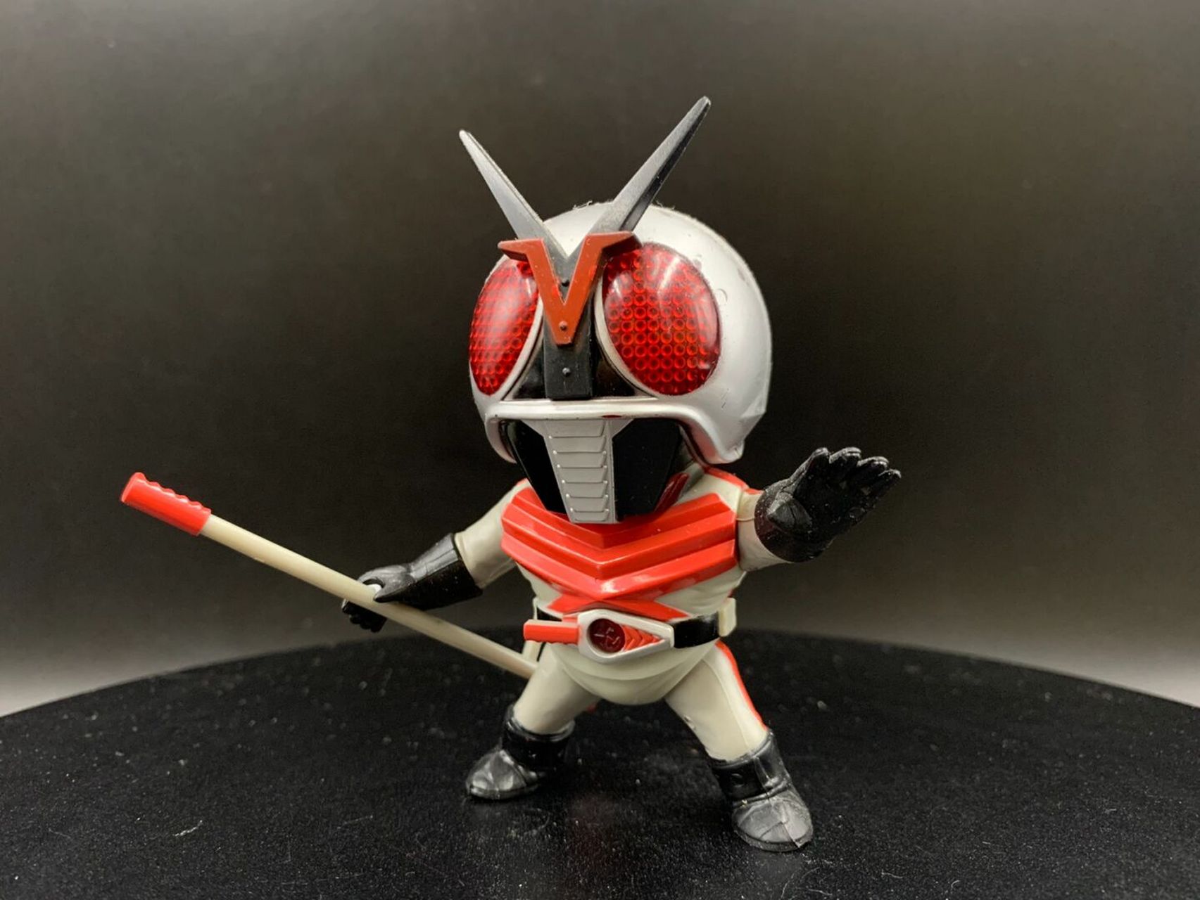 直到1991年,适逢假面骑士20周年,bandai推出了这套sd假面骑士玩具,主