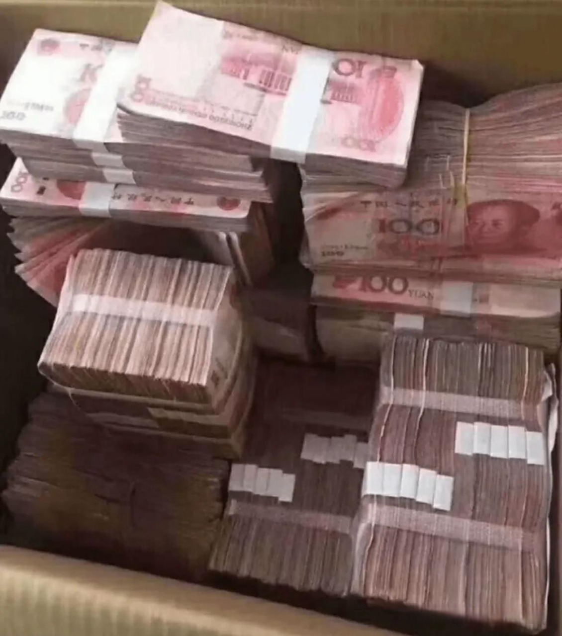 手拿100万的现金,和一个退休金每个月3500块钱的两个人比较以后的生活